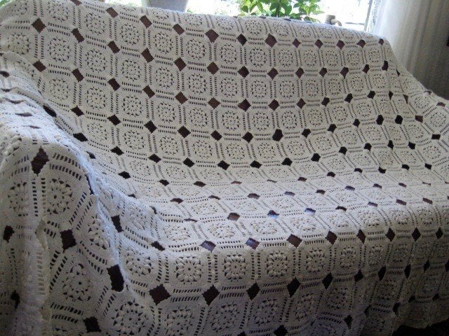 BROCANTE ,GROOT WIT GEHAAKT KATOENEN KLEED /SPREI, Antiek en Kunst, Curiosa en Brocante, Ophalen of Verzenden