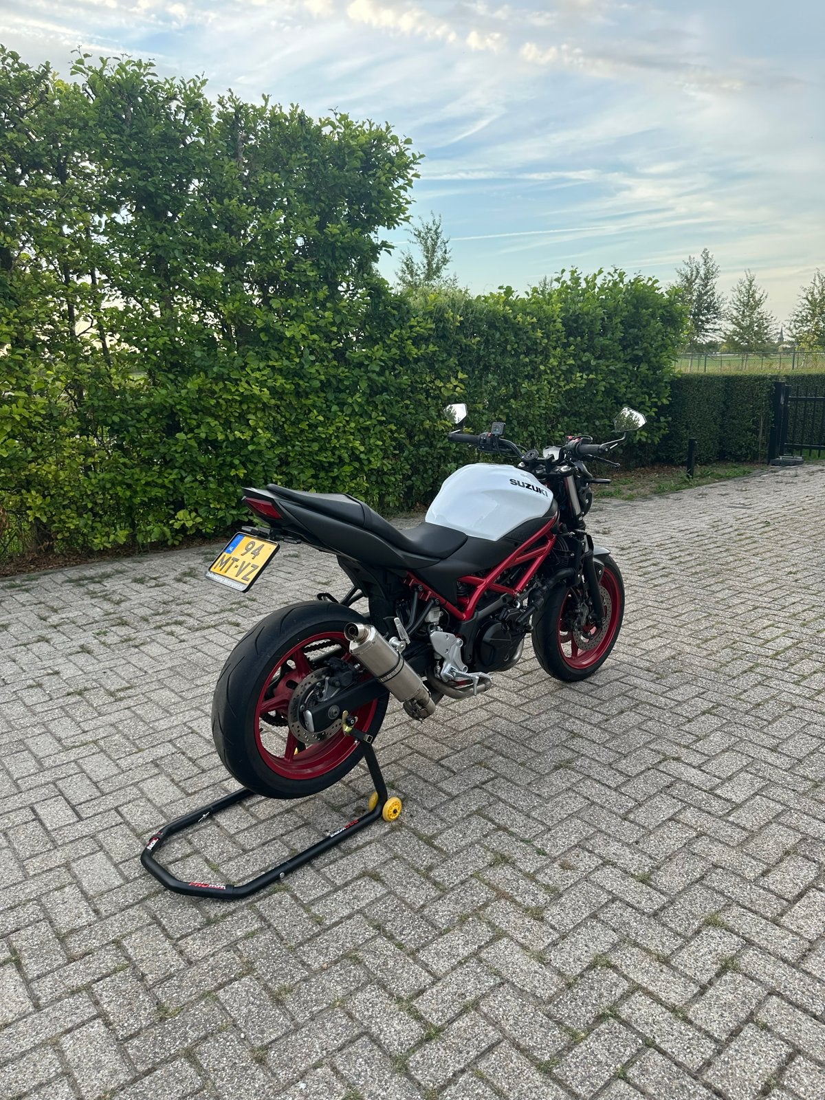 Suzuki SV650 2021 (35kW / A2) met mooie extra’s, 2 cilinders, Gebruikt, Particulier, Meer dan 35 kW