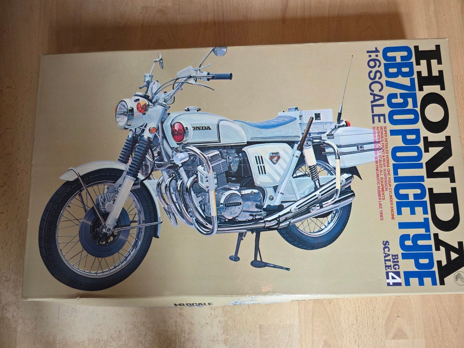 HONDA CB 750 POLICE TYPE TAMIYA 1/6 1ste uitgave In nieuwsta, Ophalen of Verzenden, Zo goed als nieuw, Tamiya, Groter dan 1:32