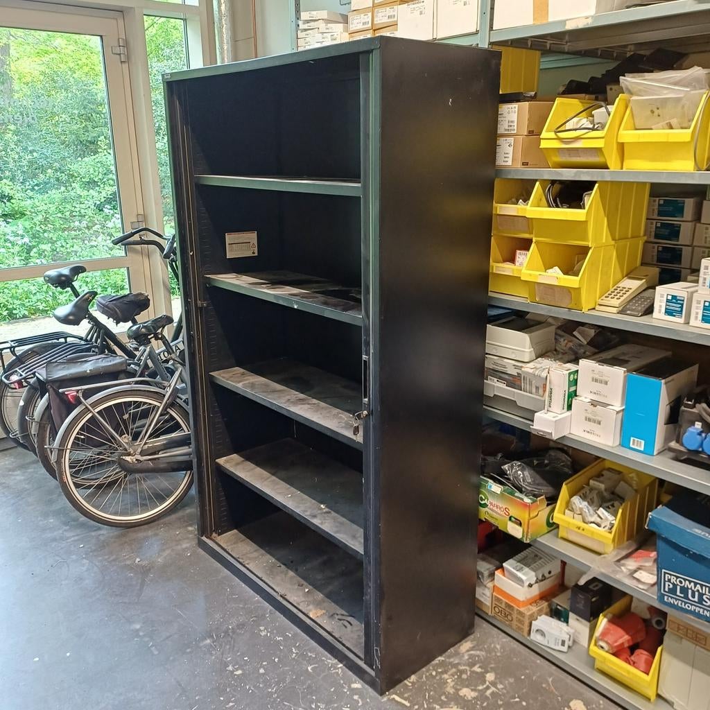 Kast zwart, Ophalen, Gebruikt, 25 tot 50 cm, 100 tot 150 cm