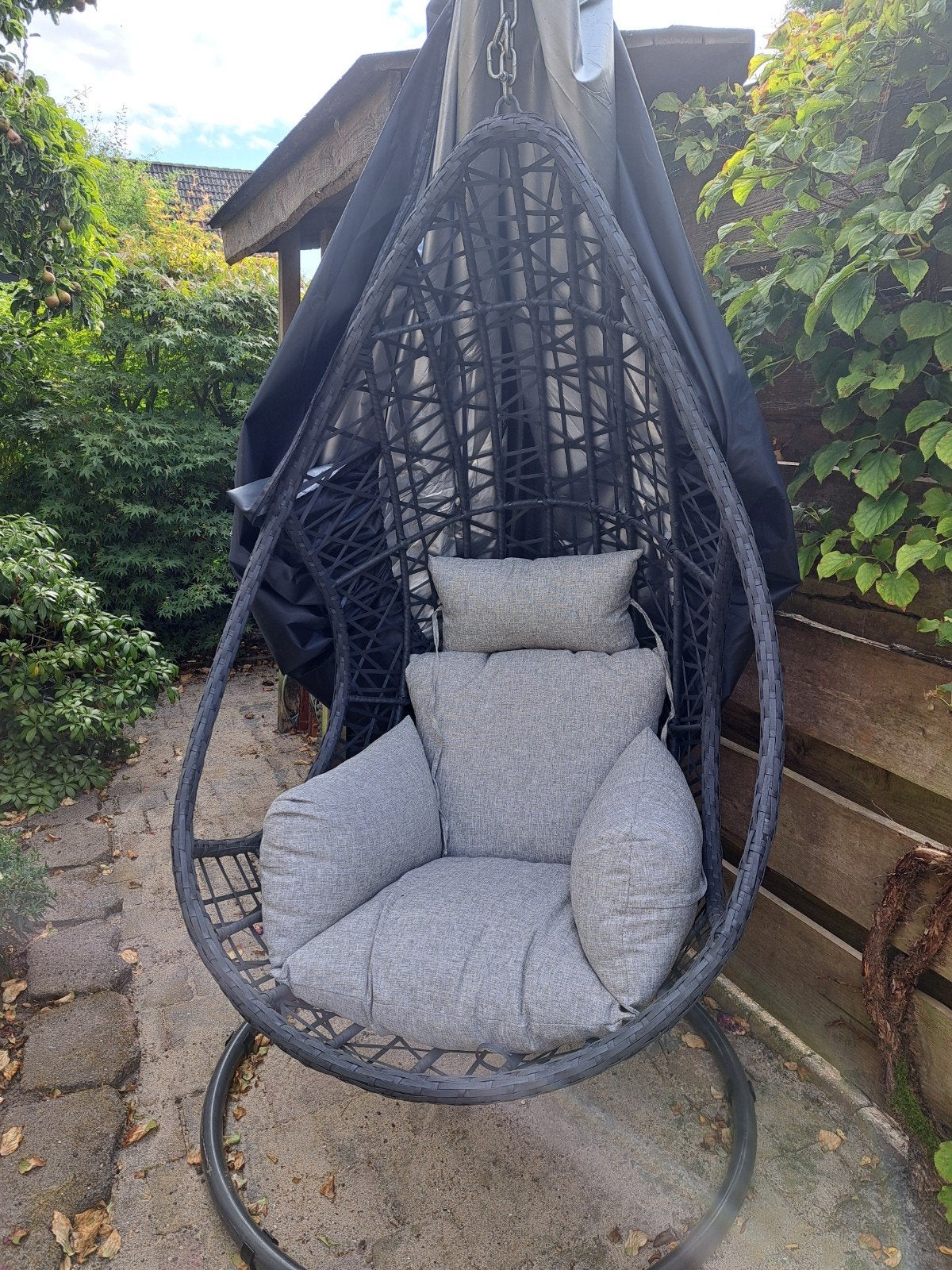 Comfortabele hangstoel met standaard en kussen, Ophalen, Zo goed als nieuw, Wicker