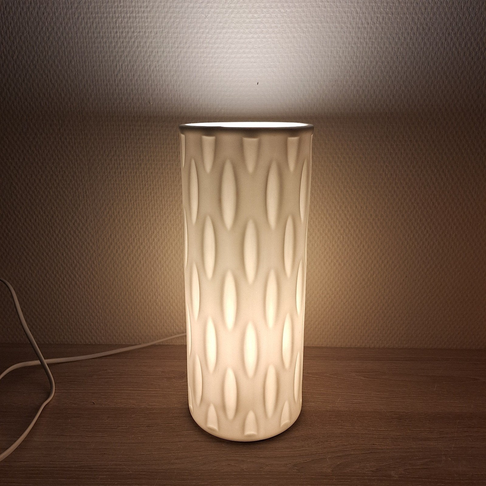 Prachtige witte keramieken lamp Kwantum, Wit, Ophalen of Verzenden, Zo goed als nieuw, E14 (klein)
