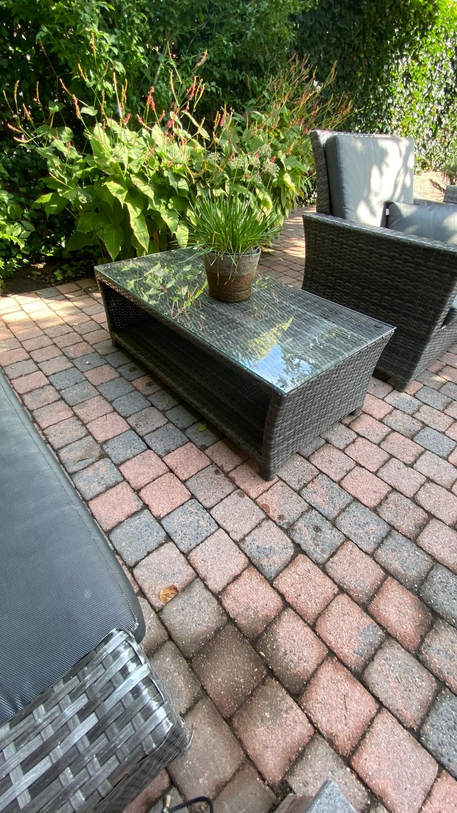 Foto 7 van Complete Loungeset: 3-zitsbank,2 fauteuils, tafel ,2 hockers
