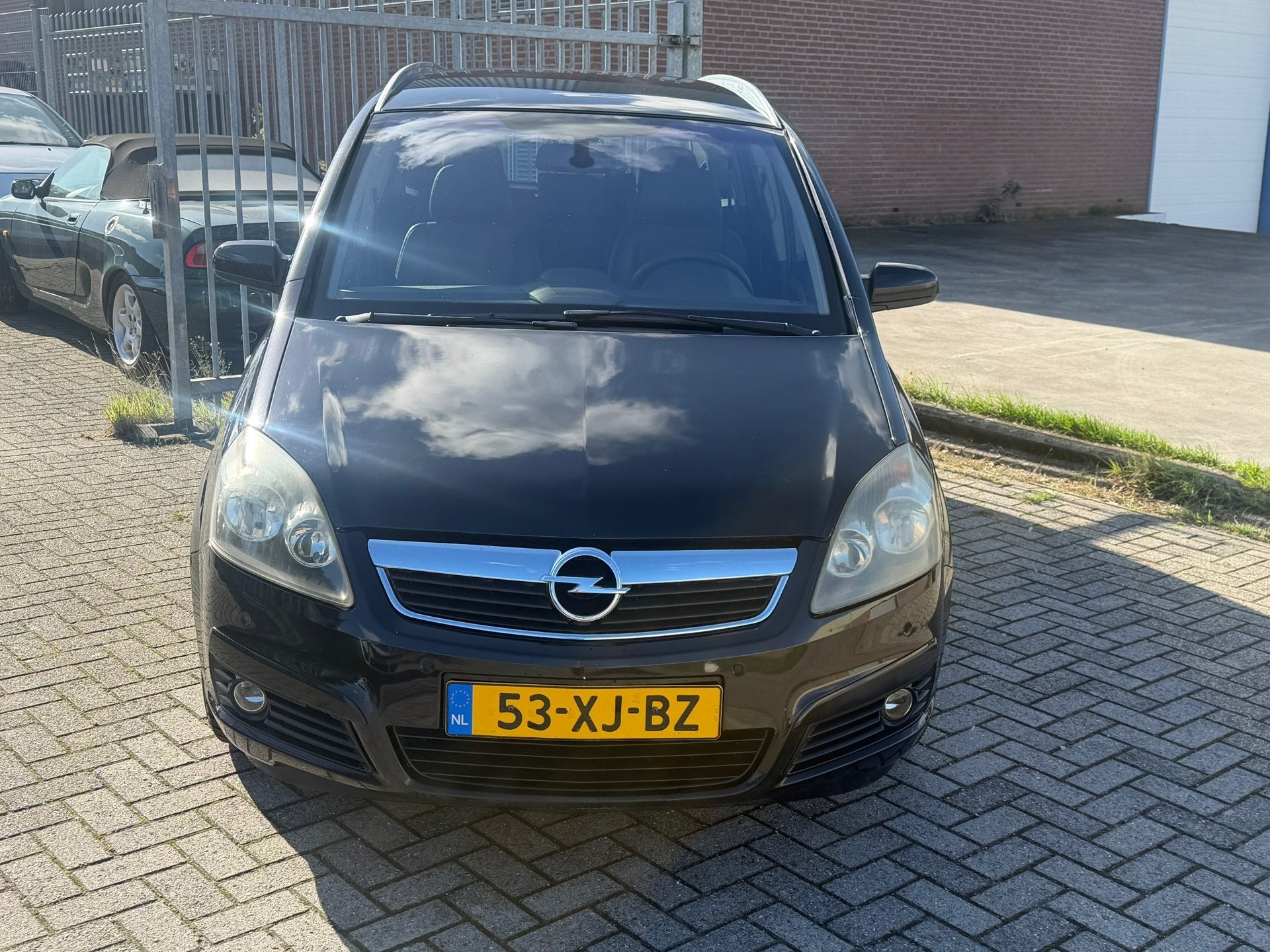 Opel Zafira 2.2 Executive VOL AUTOMAAT 7 PERSOONS! NAP l NAV, Auto's, Dealer onderhouden, Verwarmde buitenspiegels, Gebruikt, Zwart