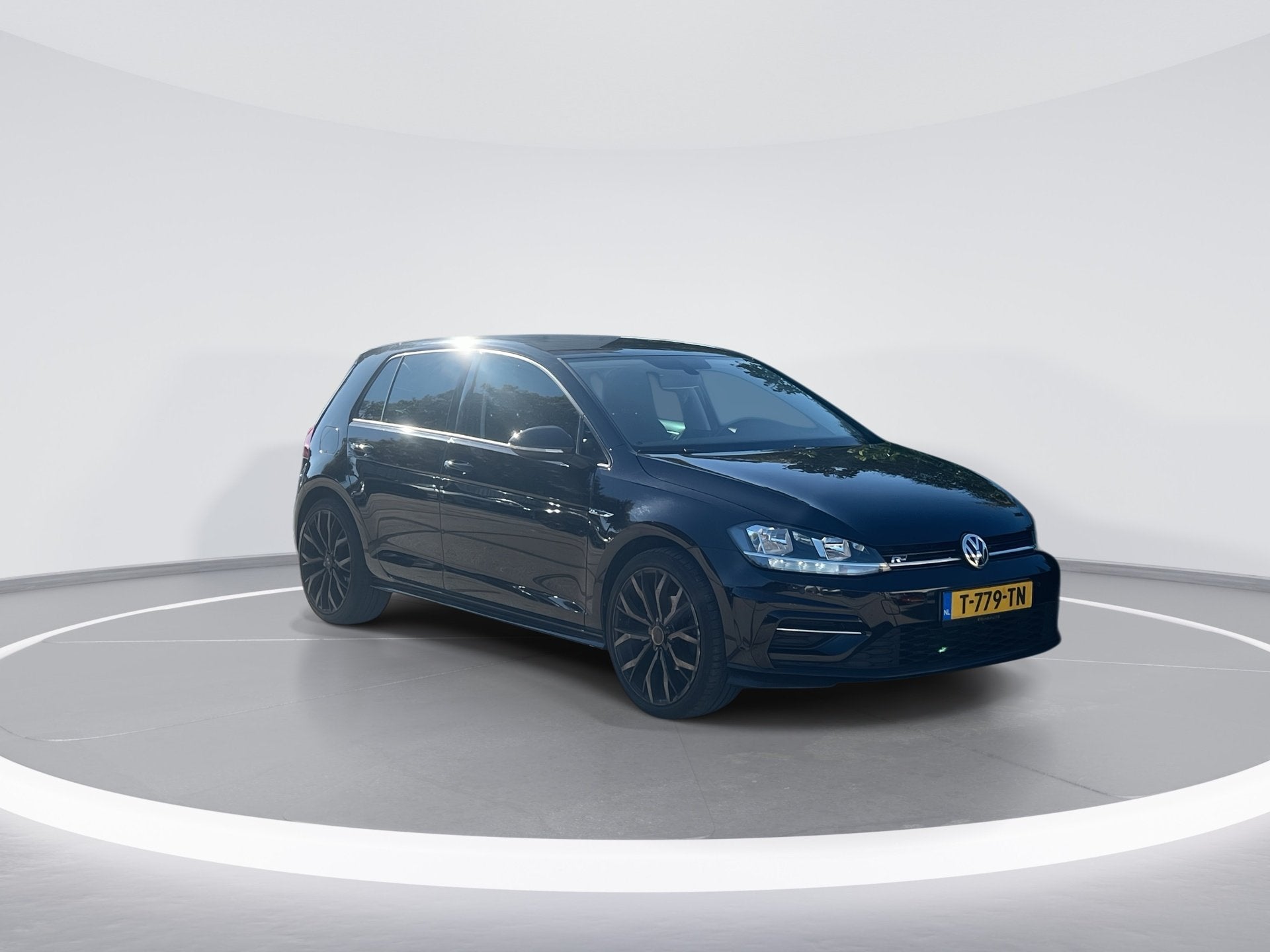 Volkswagen Golf 1.5 TSI Highline Business R |TREKHAAK|STOELV, Dealer onderhouden, Stof, Euro 6, 4 cilinders