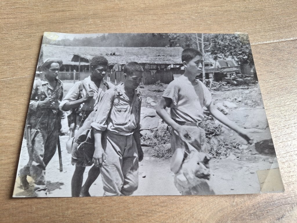 1945 persfoto KNIL Japanse krijgsgevangenen Hollandia, Verzenden, Landmacht, Nederland, Foto of Poster