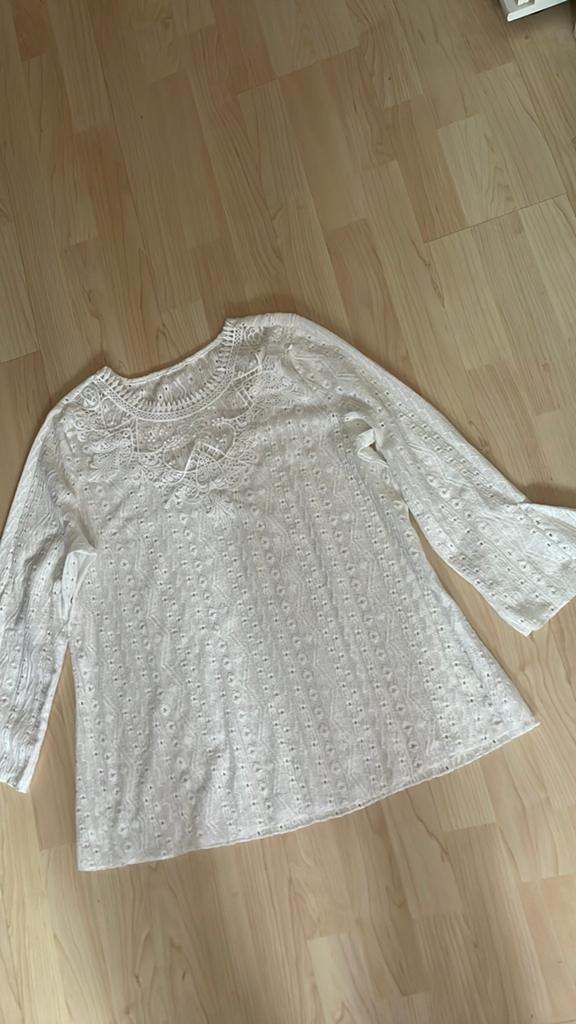 Nieuw wit kant Top maat M, Kleding | Dames, Tops, Ophalen of Verzenden, Nieuw, Wit, Lange mouw