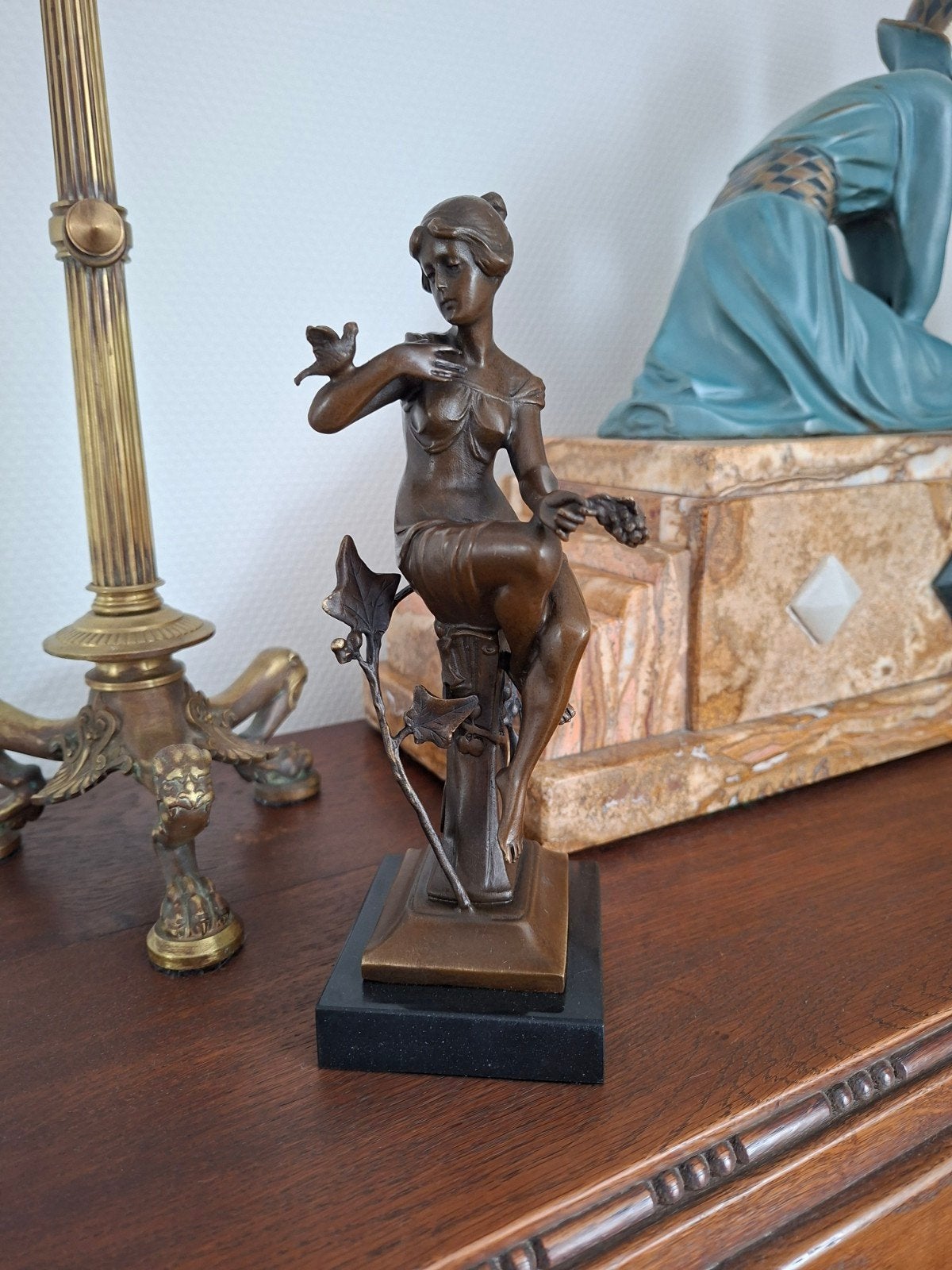 Zeer mooi beeldje in Jugendstil stijl vrouw met vogel brons, Ophalen of Verzenden, Brons