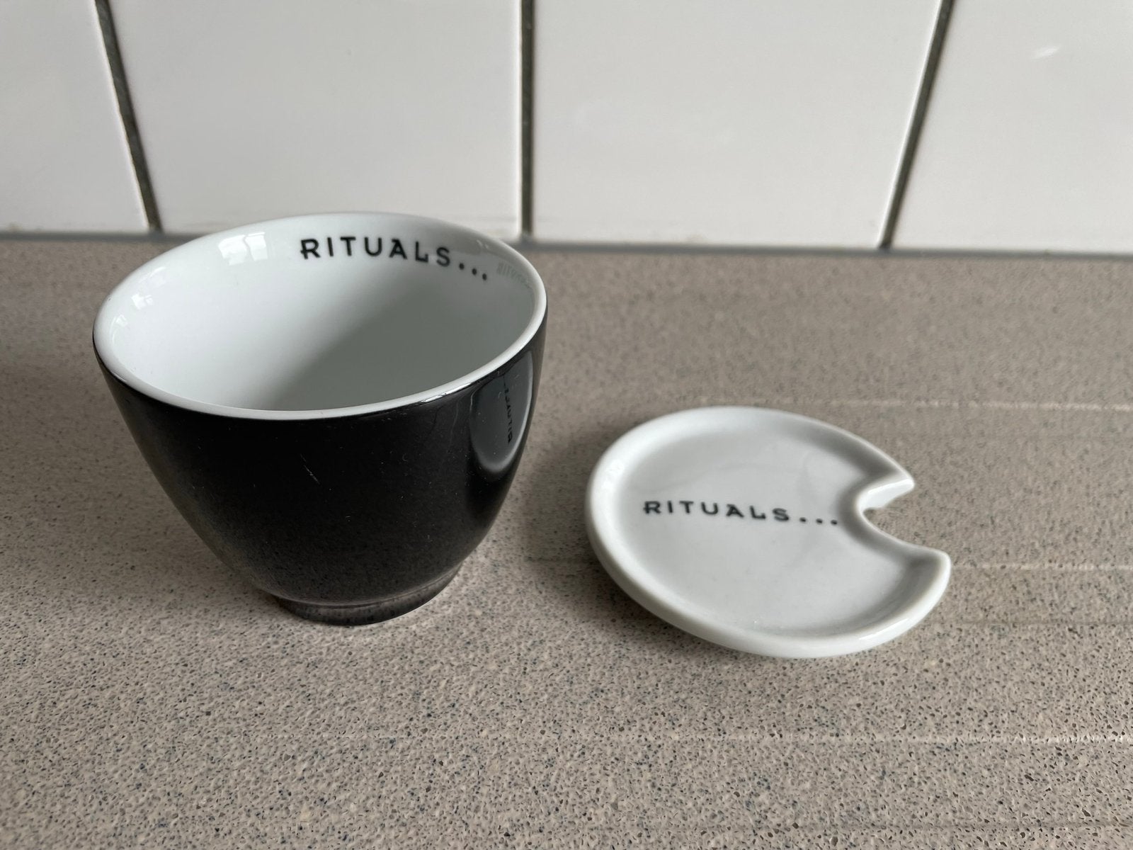 Rituals theekom kom met deksel onderzetter schotel, Ophalen of Verzenden, Zo goed als nieuw