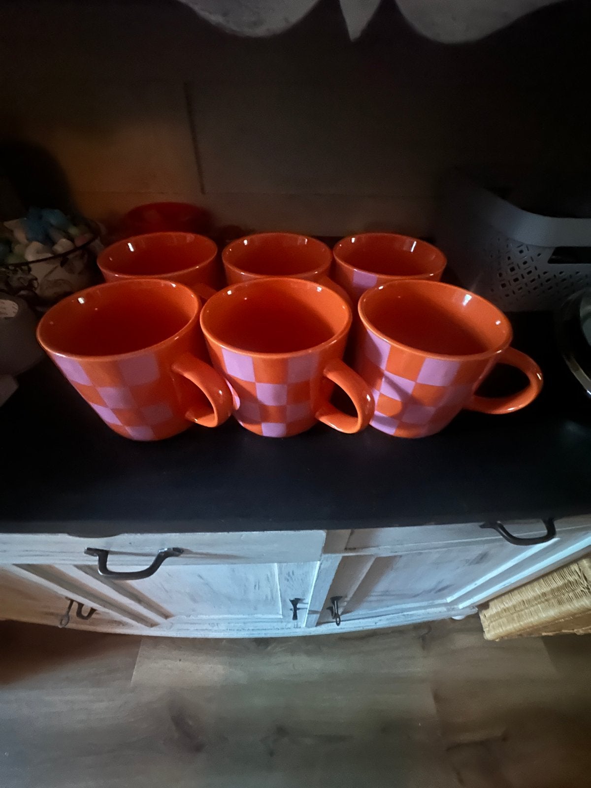 Set van 6 vrolijke oranje en roze geblokte mokken, Ophalen of Verzenden, Steen/keramiek, Overige merken, Oranje