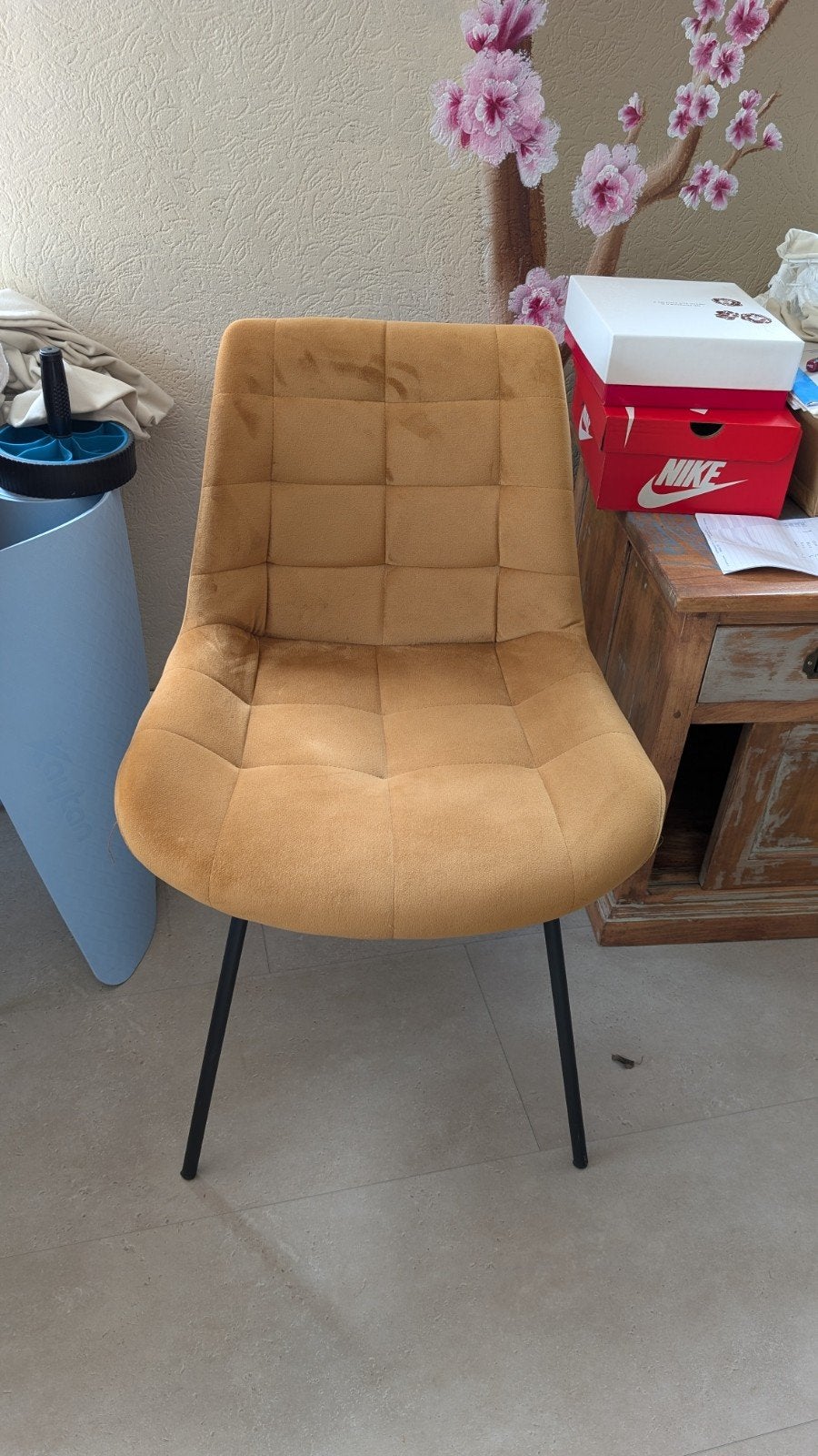 7 okergele velvet eetkamerstoelen van Xenos, Huis en Inrichting, Stoelen, Ophalen, Gebruikt, Overige kleuren, Stof