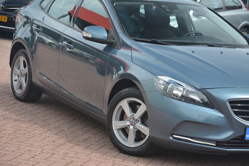 Volvo V40 1.6 T3 Kinetic | Navigatie | Cruise-control | PDC, Voorwielaandrijving, Stof, Gebruikt, 4 cilinders