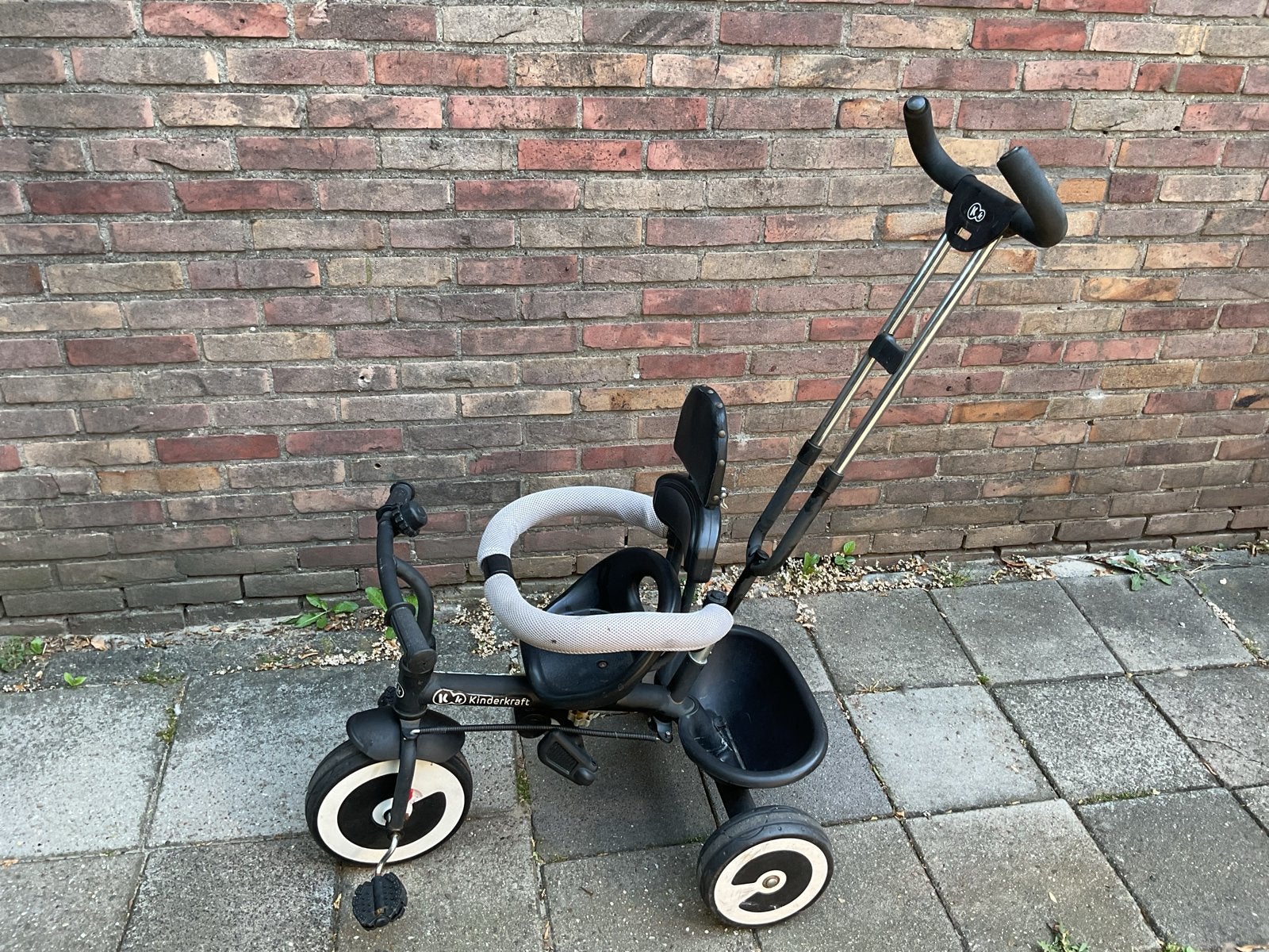 Kinderkraft driewieler met duwstang en verstelbare zitting, Ophalen of Verzenden, Gebruikt, Terugtraprem, Duwstang