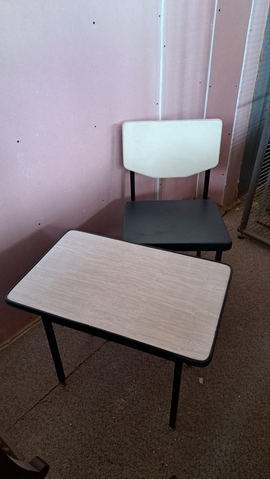 Jaren 50-60 Stoel en tafeltje met formica blad  (WOME-224), Ophalen