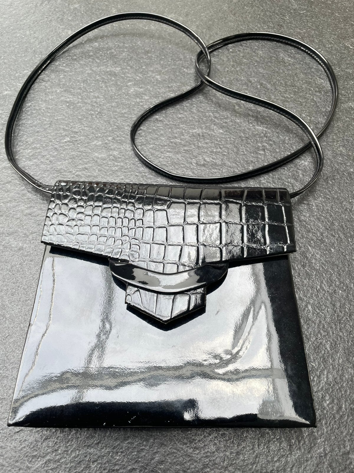 Vintage lak kunstleer tasje zwart, Sieraden, Tassen en Uiterlijk, Tassen | Damestassen, Ophalen of Verzenden, Zo goed als nieuw