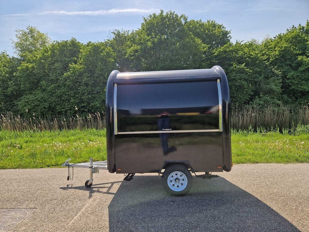 Foodtruck zwart met afzuigkap - 2026, Gebruikt
