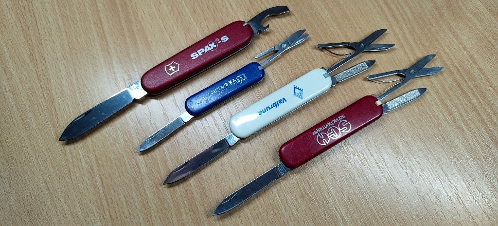 zakmes x4 Victorinox r/b/w/r, Verzenden, Gebruikt