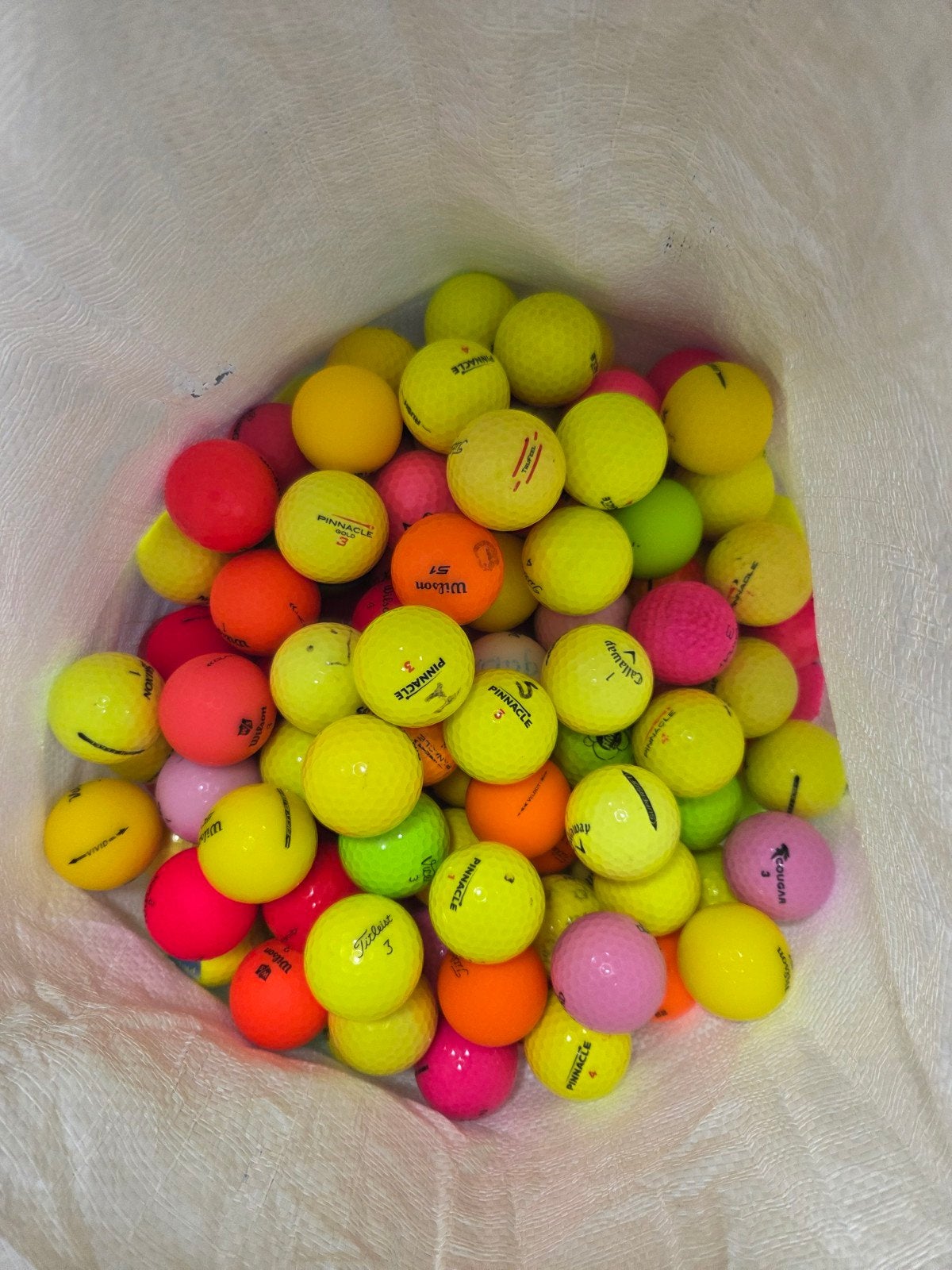 Gekleurde merk golfballen - Diverse merken en kleuren 7500st, Sport en Fitness, Ophalen of Verzenden, Gebruikt, Bal(len), Overige merken