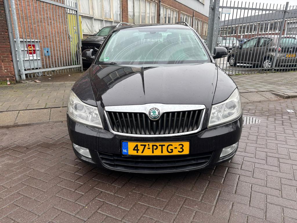 Skoda Octavia Combi 1.2 TSI Elegance Nieuwe APK, Voorwielaandrijving, Euro 5, Stof, Gebruikt