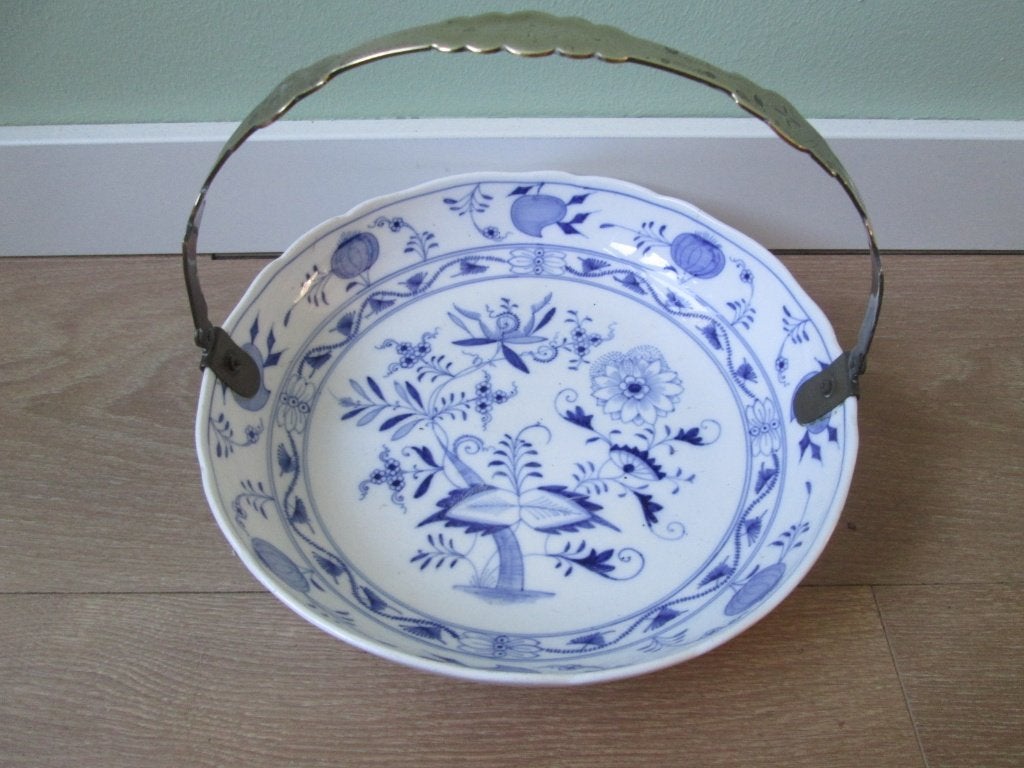 Antieke Porseleinen Meissen Schaal met Beugel, Ophalen of Verzenden