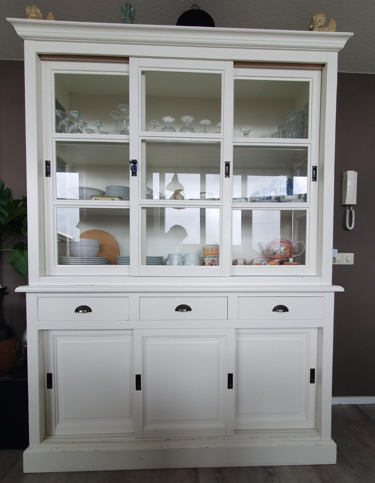 Witte buffetkast met glazen schuifdeuren, Ophalen, Gebruikt, Overige houtsoorten, 200 cm of meer