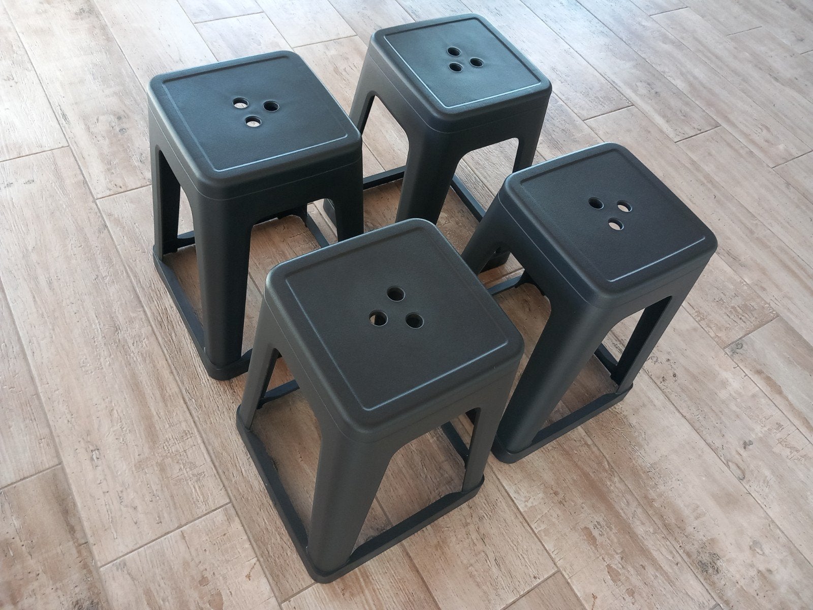 4 handige kunststof krukjes, Huis en Inrichting, Ophalen, Kunststof