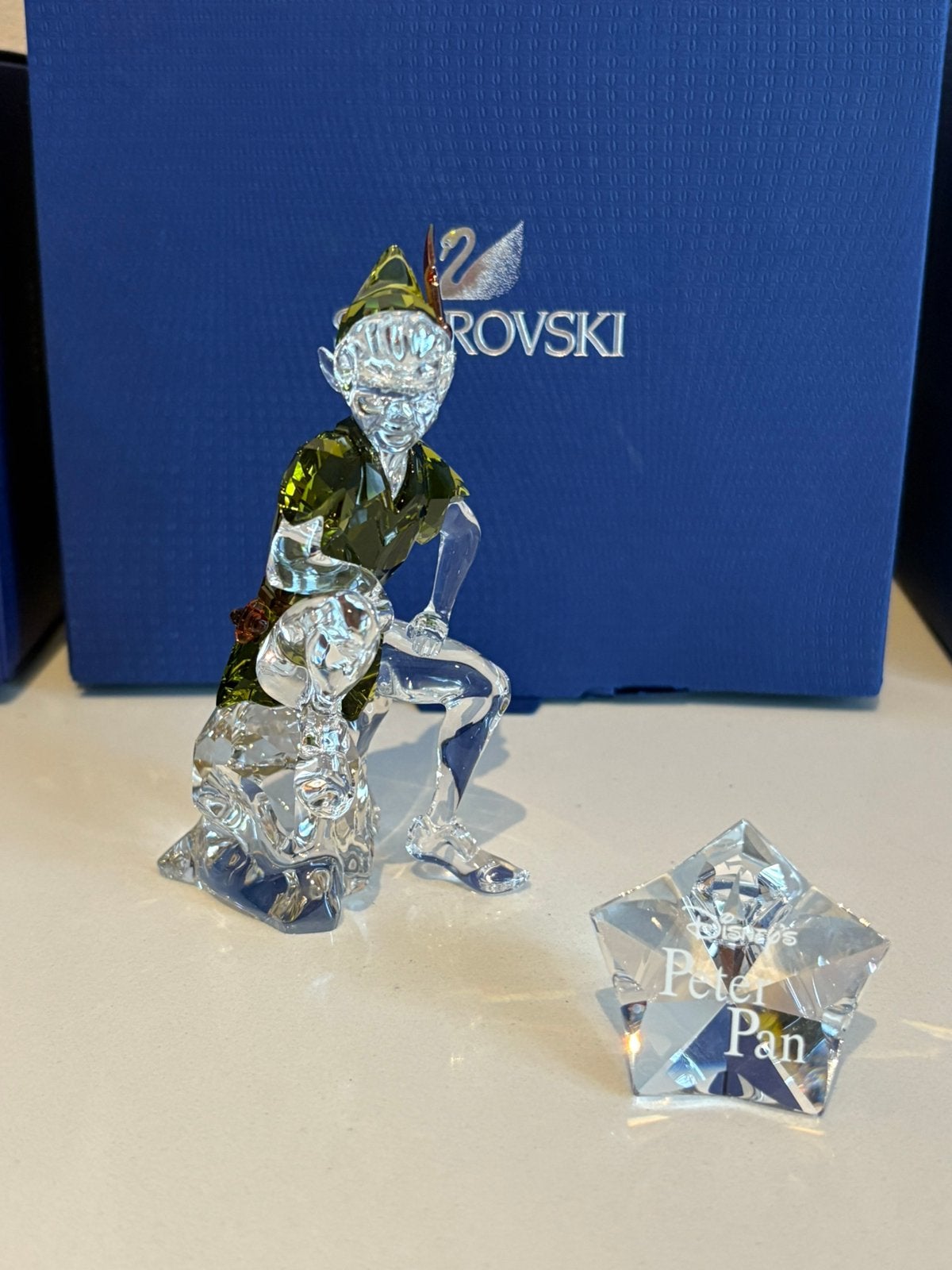 Swarovski disney peter pan en plaquette, Ophalen of Verzenden, Zo goed als nieuw, Figuurtje