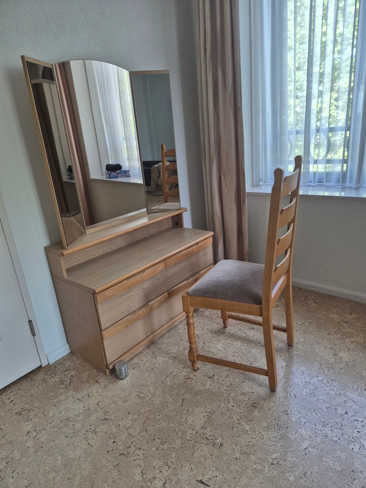 Houten kaptafel met drieluik spiegel en stoel, Huis en Inrichting, Ophalen of Verzenden