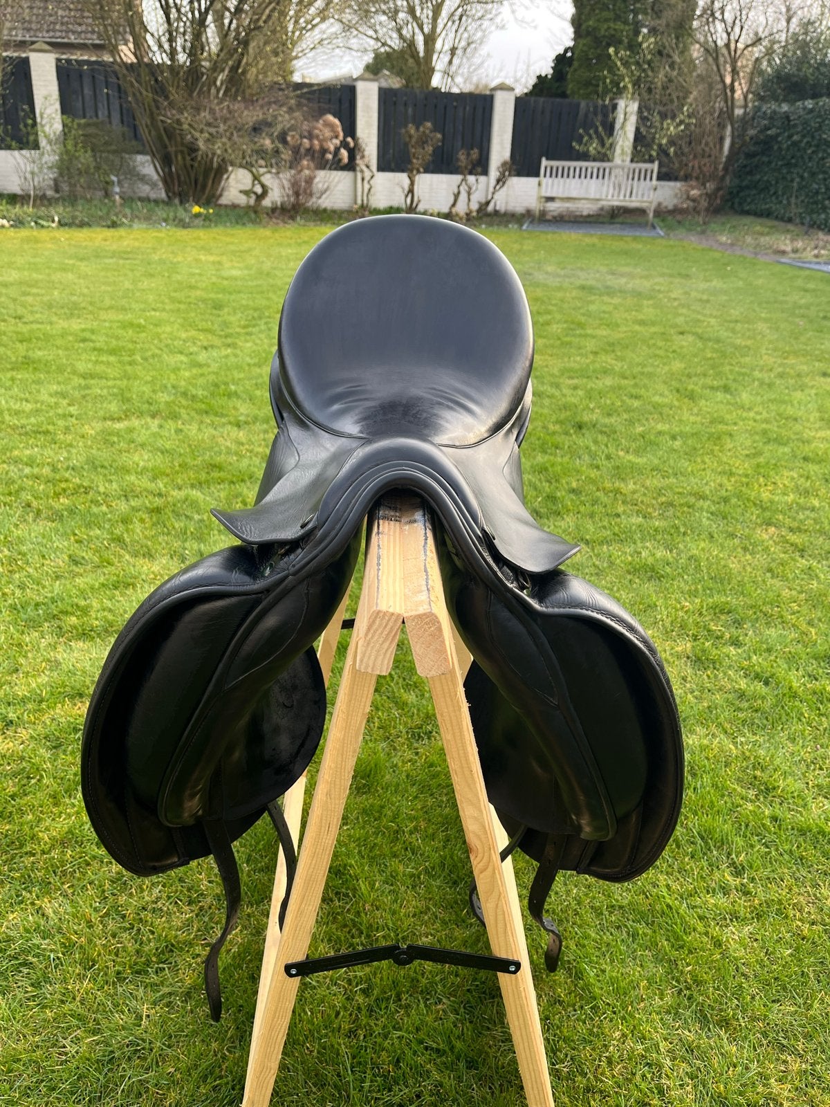 Hulsebos dressuur zadel 17,5 inch WB 3, Dieren en Toebehoren, Paarden en Pony's | Zadels, Ophalen of Verzenden, Zo goed als nieuw