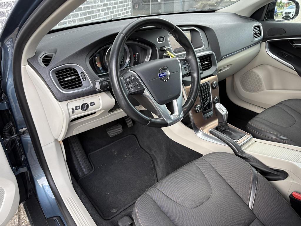 Volvo V40 Cross Country 1.6 T4 Momentum | RTI Navigatie | Bl, Zwart, 4 cilinders, Leder en Stof, Bedrijf