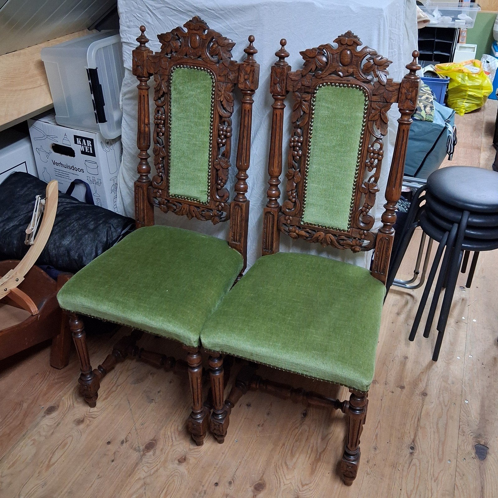 2 stuks antieke eetkamerstoelen, Ophalen