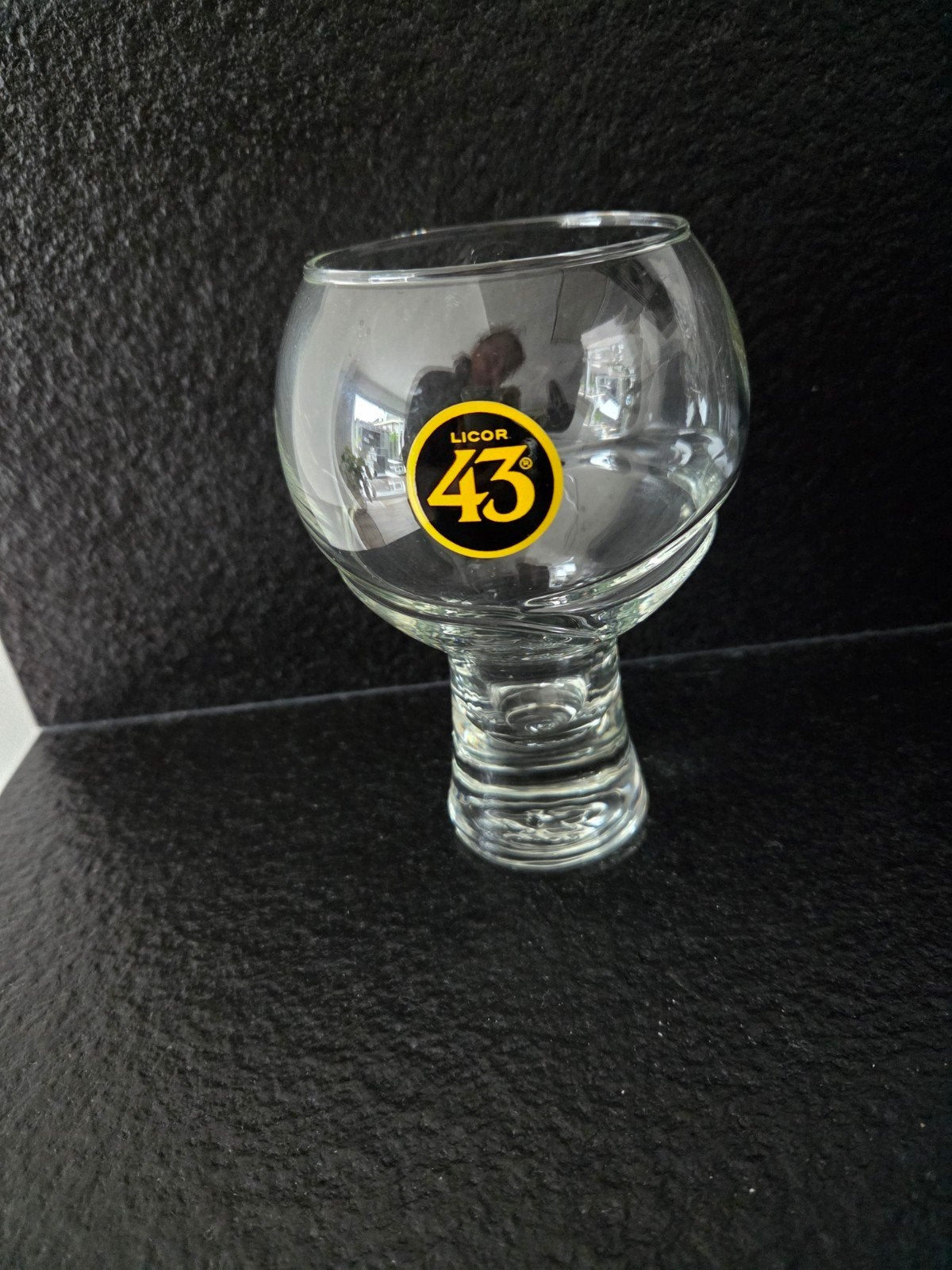 Licor 43 bolglas op voet, Verzamelen, Glas en Borrelglaasjes, Ophalen of Verzenden, Zo goed als nieuw, Borrel- of Shotglas