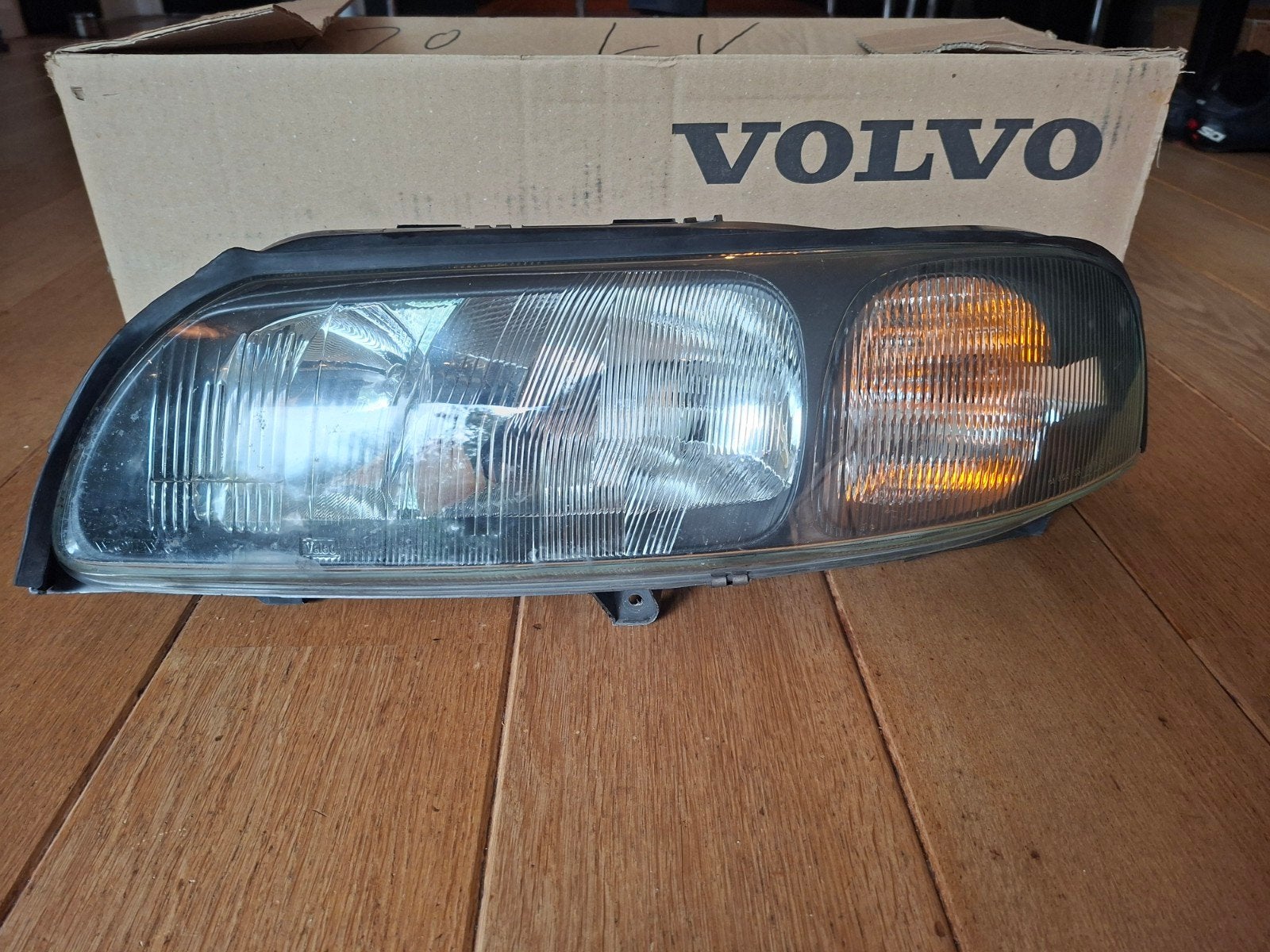 Volvo V70 koplamp linksvoor Hallogeen, origineel., Auto-onderdelen, Ophalen of Verzenden, Volvo