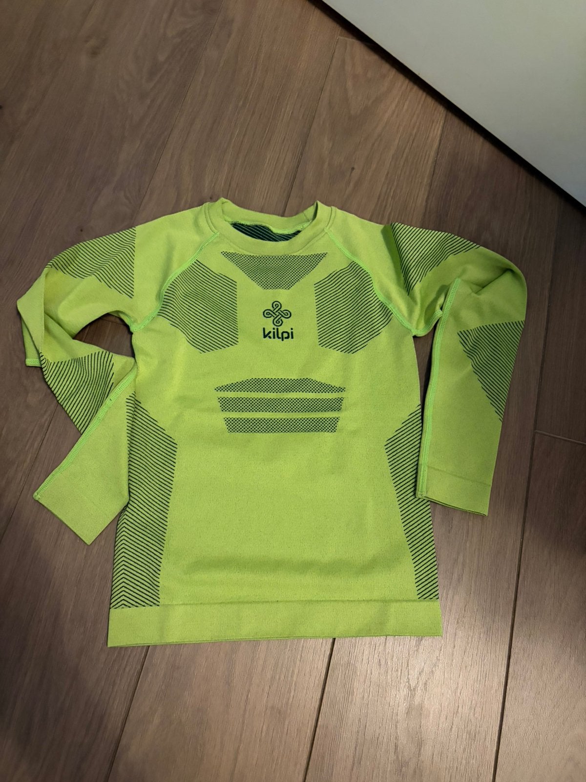 Nieuwstaat Kilpi thermo shirt 7 jaar maat 122, Ophalen of Verzenden, Zo goed als nieuw, Jongen of Meisje, Shirt of Longsleeve