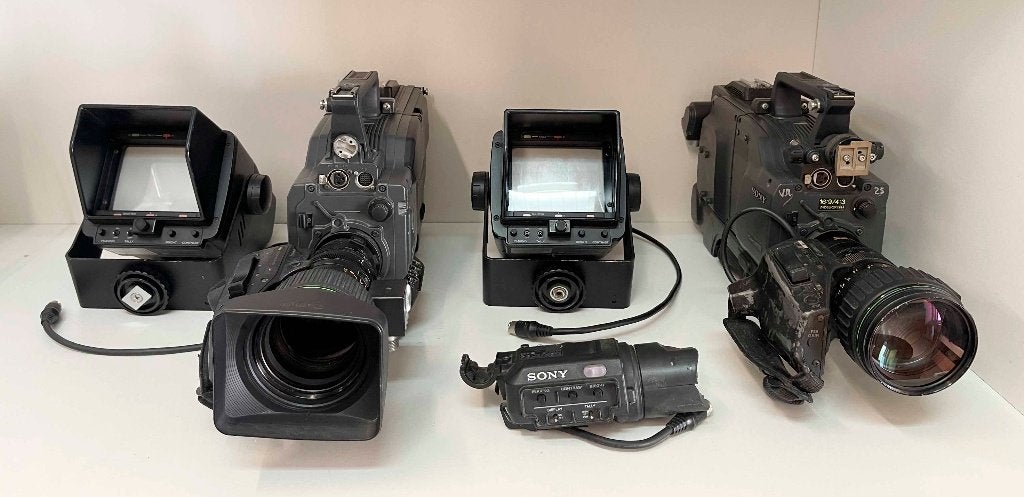 SONY 2 x Gebruikte broadcast + Lenzen + Viewfinder (Ongtest)
