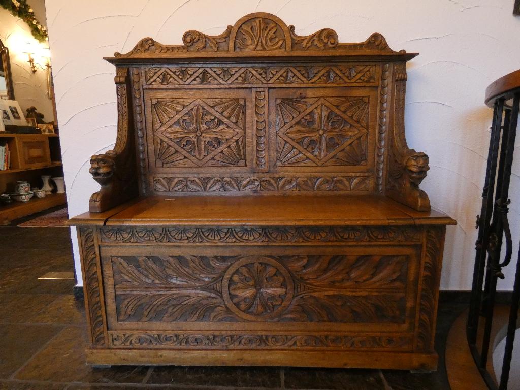 Antieke eiken kloosterbank / monniksbank met leeuwenkoppen, Antiek en Kunst, Antiek | Meubels | Stoelen en Banken, Ophalen