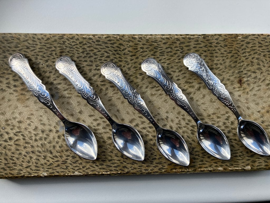 Verzilverde advocaat lepeltjes of amuse (4+1st), Ophalen