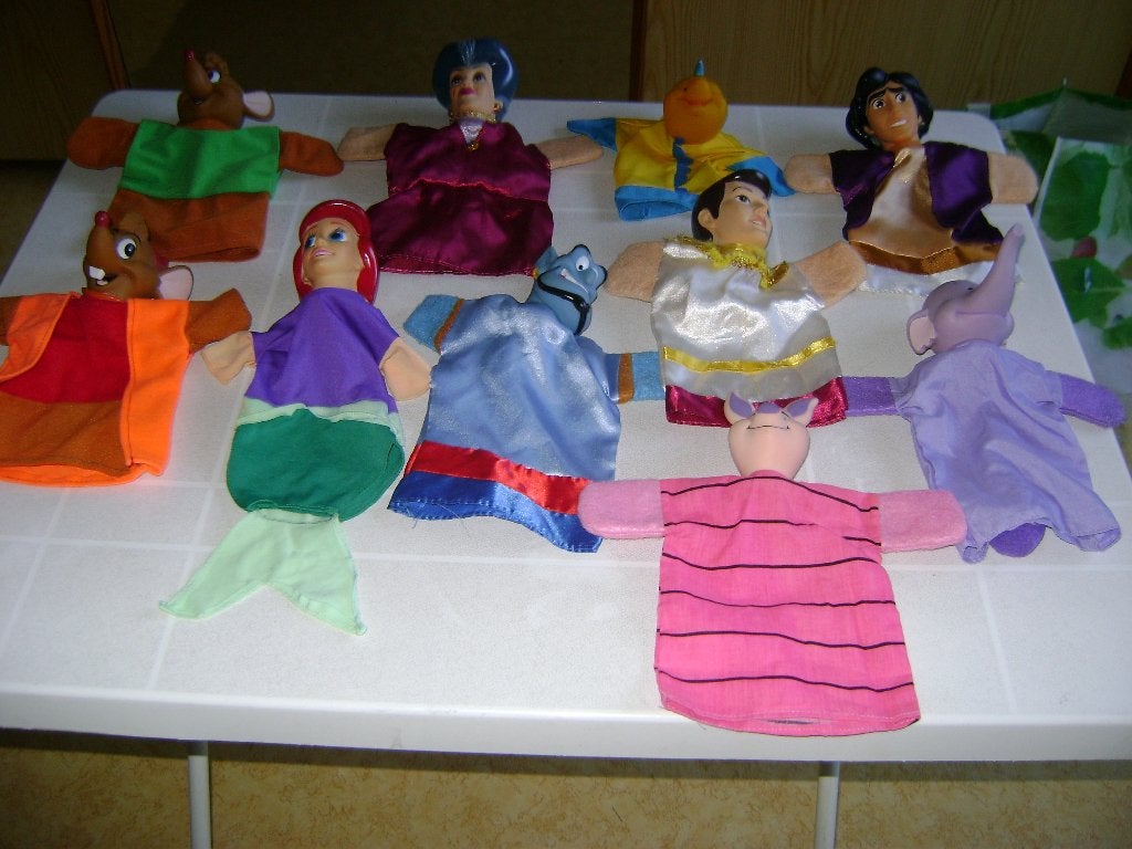 10 disney poppenkastpoppen o,a ariel tom hugo alladin dombo, Ophalen of Verzenden, Zo goed als nieuw, Overige typen
