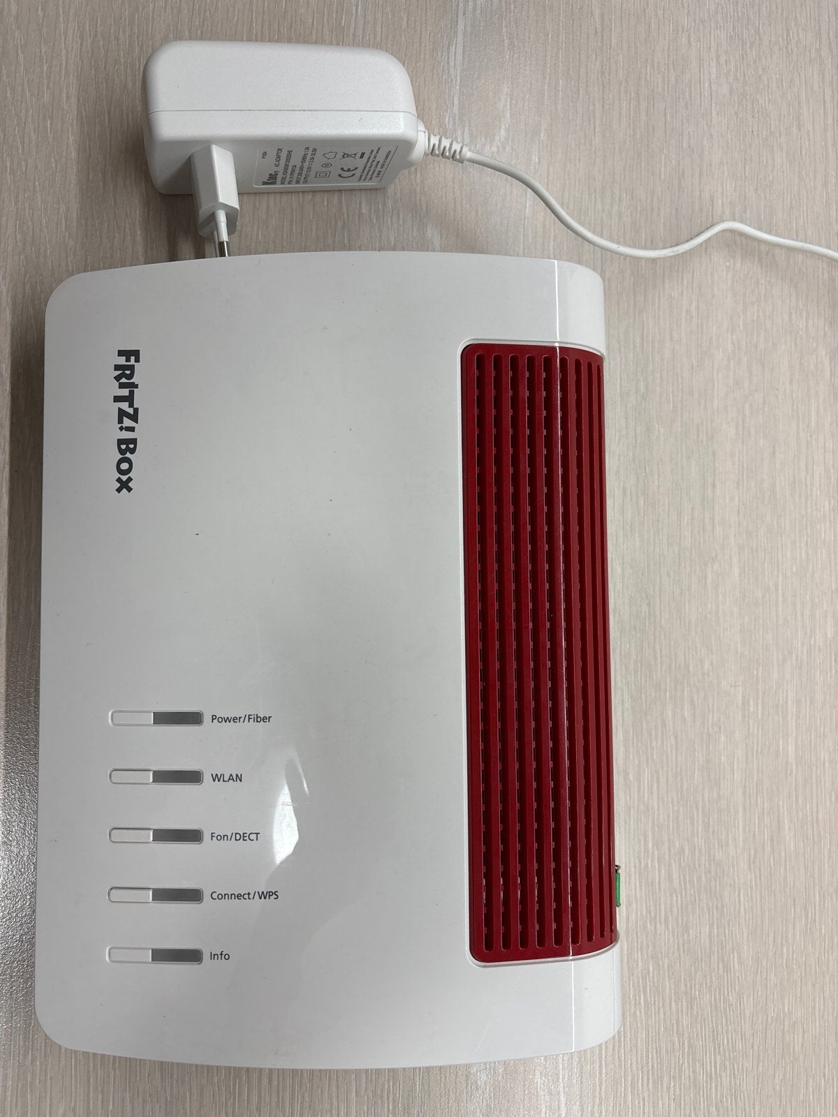 FRITZ!Box 5590 Fiber Edition International Router, Computers en Software, Routers en Modems, Ophalen of Verzenden, Zo goed als nieuw