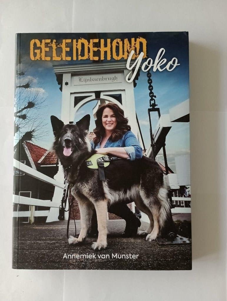 GELEIDEHOND YOKO  Annemiek van Munster,, Honden, Annemiek van Munster, Ophalen of Verzenden, Zo goed als nieuw