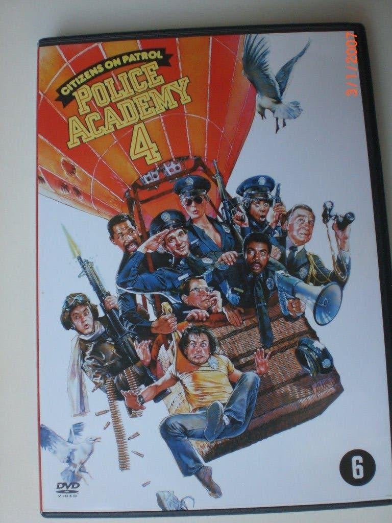 dvd Police Academy 4 Citizens on Patrol Sharon Stone Steve G, Cd's en Dvd's, Bonusmateriaal, Nederlands, Ophalen of Verzenden