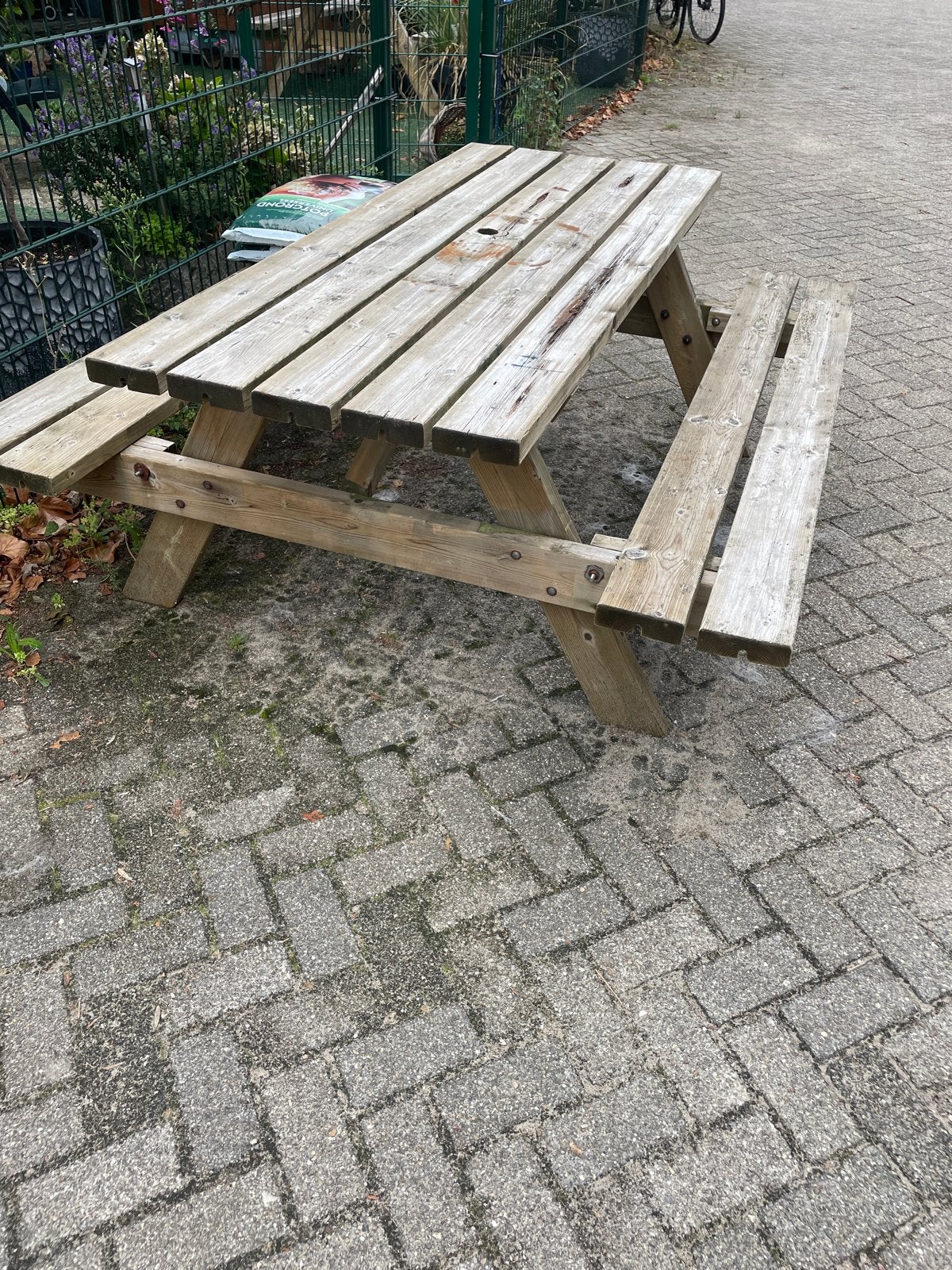 Robuuste houten picknicktafel voor buiten, Ophalen, Gebruikt, Rechthoekig, Hout