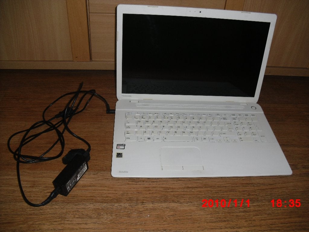 tosiba laptop met lader, Computers en Software, Minder dan 4 GB, 15 inch, Minder dan 2 Ghz, Ophalen of Verzenden