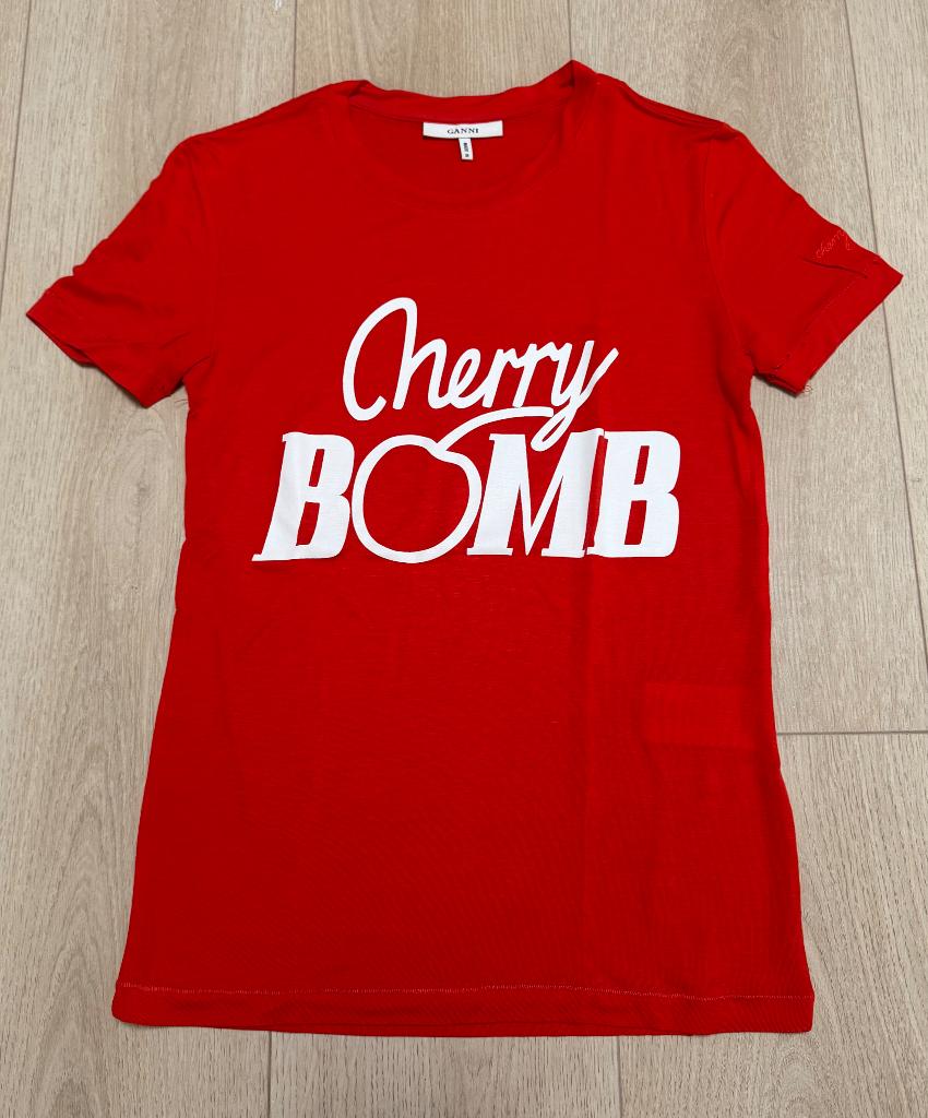 Ganni Cherry Bomb shirt - maat S, Kleding | Dames, T-shirts, Ophalen of Verzenden, Zo goed als nieuw, Korte mouw, Maat 36 (S)