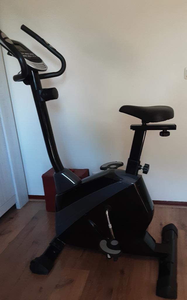 Hometrainer, Sport en Fitness, Fitnessapparatuur, Ophalen, Gebruikt, Metaal, Benen