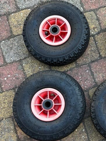 2 banden  3.00-4 (260x85), Ophalen, Gebruikt