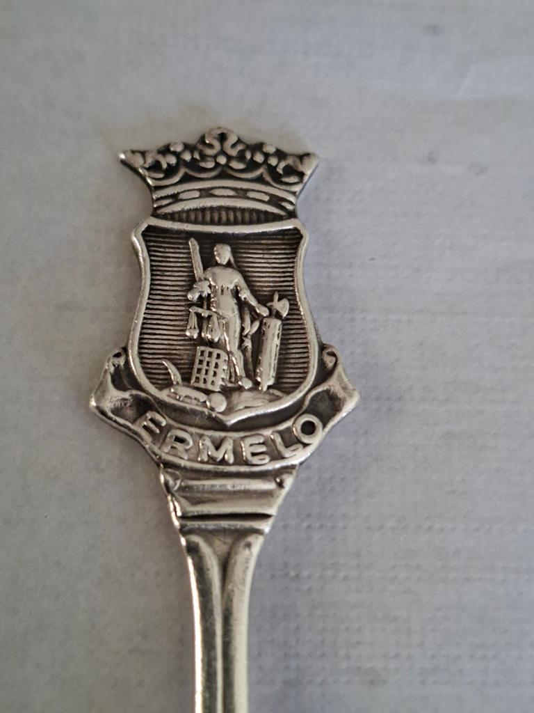 Verzilverde theelepel met wapen van Ermelo, Antiek en Kunst, Ophalen of Verzenden