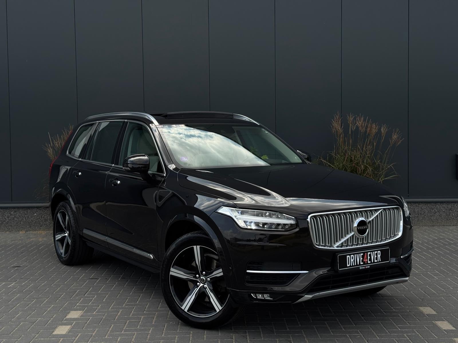 Volvo XC90 2.0 T5 AWD Inscription M17 PANO|NAVI|TREKHAAK|CAM, Auto's, Volvo, Gebruikt, Zwart, 1969 cc, 1898 kg