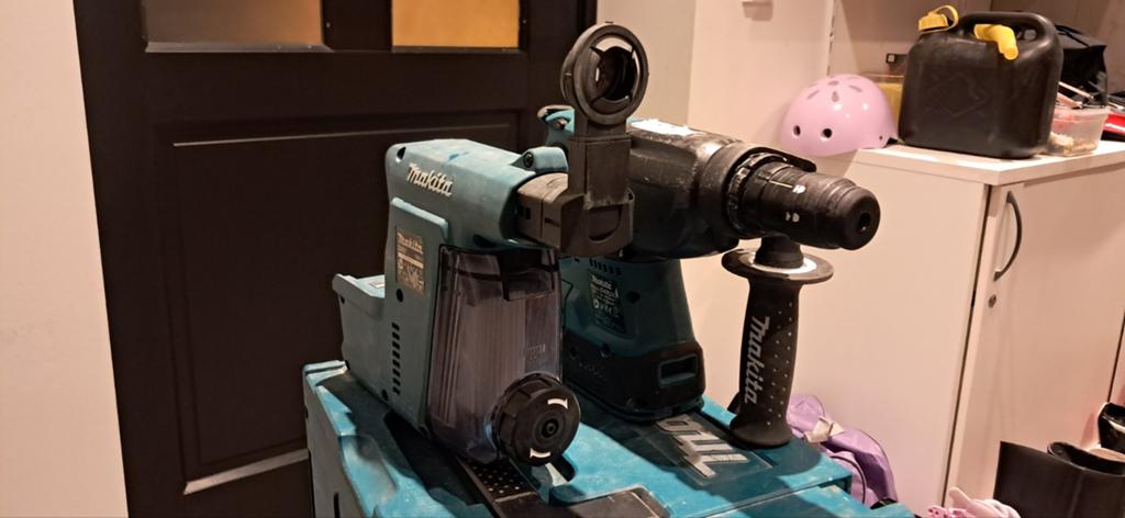 Makita DHR243ZJW 18V Accu SDS-Plus Combihamer met afzuiging, Boor- en/of Breekhamer, Ophalen of Verzenden, Variabele snelheid