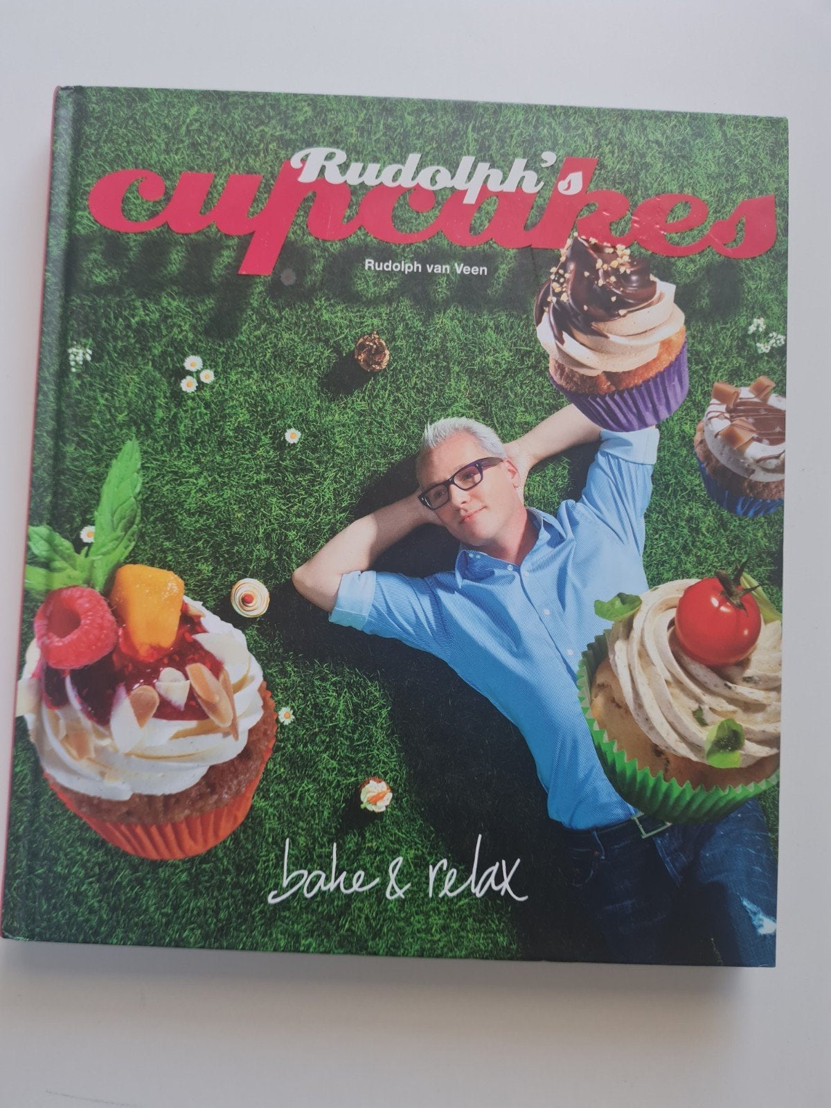 Rudolph van Veen - Rudolph's cupcakes, Boeken, Ophalen of Verzenden, Zo goed als nieuw, Rudolph van Veen, Taart, Gebak en Desserts